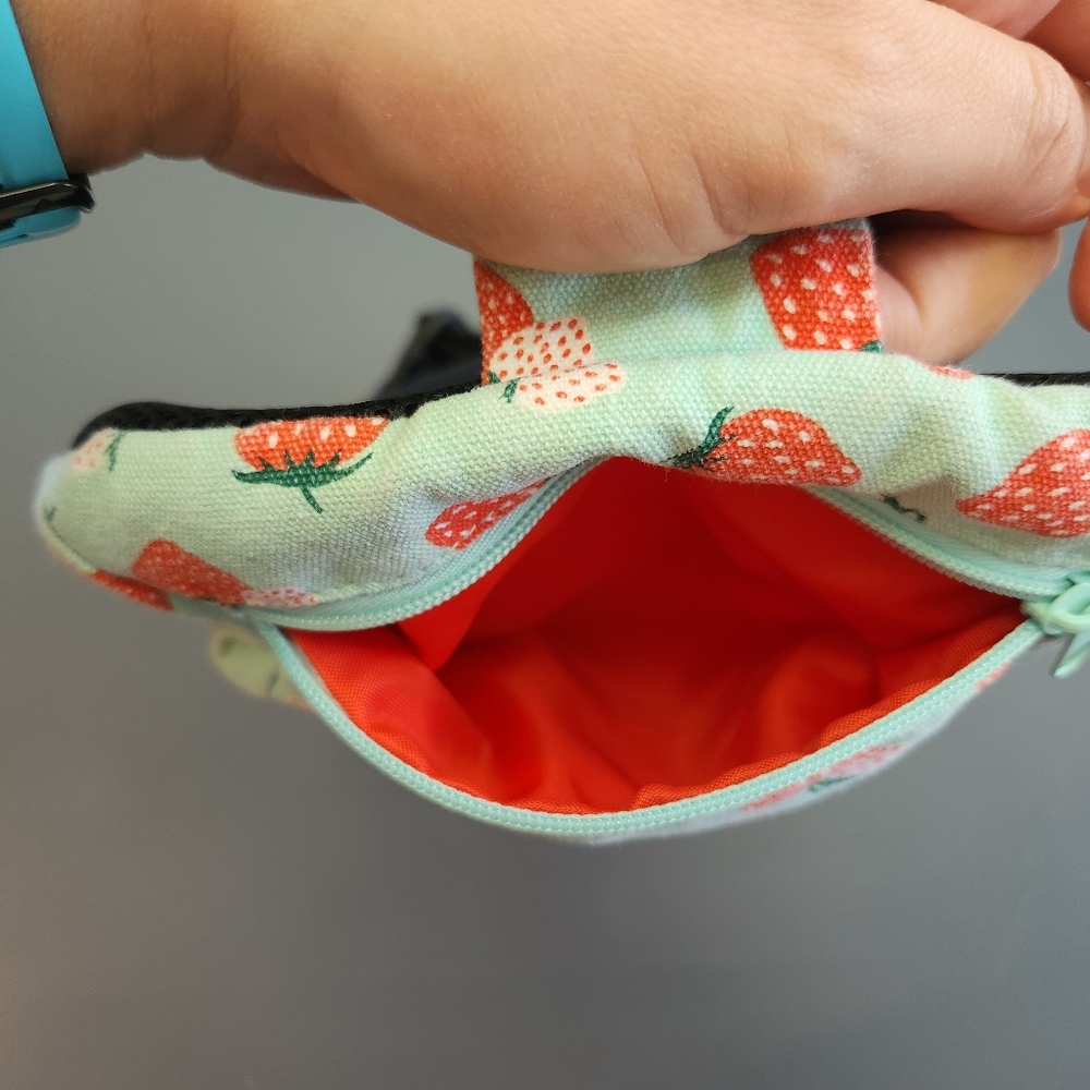 KAVU Switch Slinger Rope Bag ~ Strawberry Patch 🍓🍓🍓 Outdoor Hiking Accessory - Picture 13 of 13